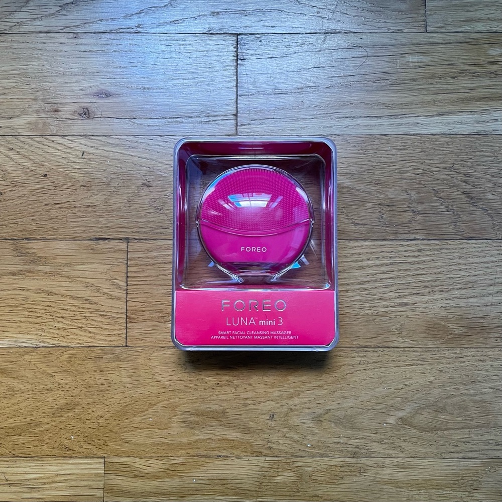NWT fuchsia Foreo LUNA Mini 3 (O/S)